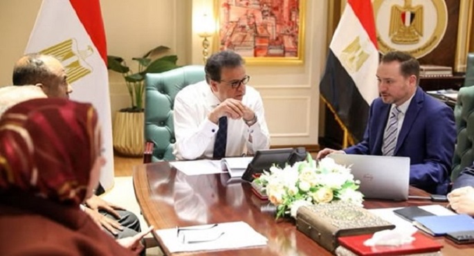وزير الصحة يعقد اجتماعا مع شركة “سيرفيه الفرنسية” لبحث تعزيز الاستثمارات بمجال الدواء