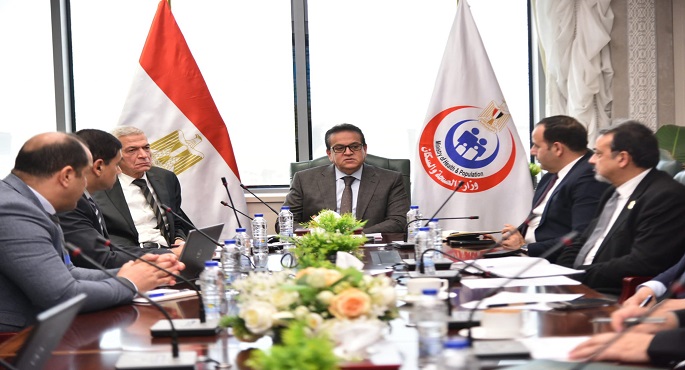 بالصور.. وزير الصحة يعقد اجتماعًا مع رئيس هيئة الشراء الموحد لمناقشة نتائج خطط العمل لتأمين الاحتياجات الطبية