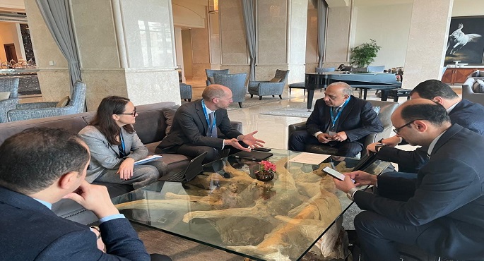 وزير الكهرباء يبحث مع وفد بنك إعادة الإعمار والتنمية الأوروبي سبل دعم وتعزيز التعاون المشترك