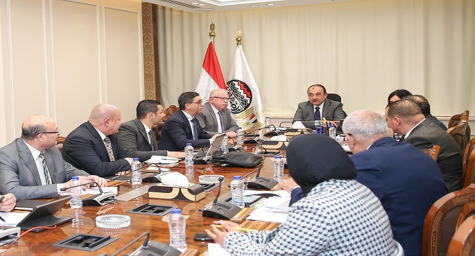 وزير قطاع الأعمال: مجمع كفر الدوار يمثل خطوة هامة لتطوير صناعة الغزل والنسيج