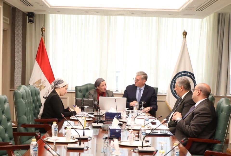 وزيرا البترول و البيئة يبحثان التكامل المتبادل فى مجالات مختلفة