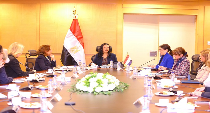 وزيرة التضامن الاجتماعى تلتقى عددا من سفيرات الدول الأجنبية وتناقش تعزيز سبل التعاون فى عدد من مجالات العمل