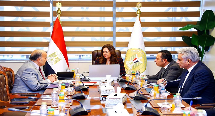 وزيرة التنمية المحلية تتابع جهود تحسين مستوى النظافة بالإسكندرية والقاهرة والقليوبية