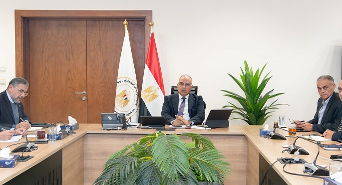 بالصور.. وزير الرى يؤكد أهمية مشروع “تحسين أداء محطات الرفع بمصر”