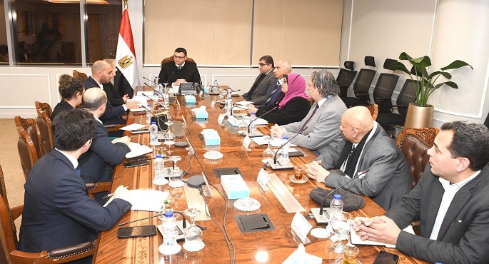 وزير الإسكان يبحث مع مسئولى البنك الأوروبى لإعادة الإعمار والتنمية سبل تعزيز التعاون المشترك