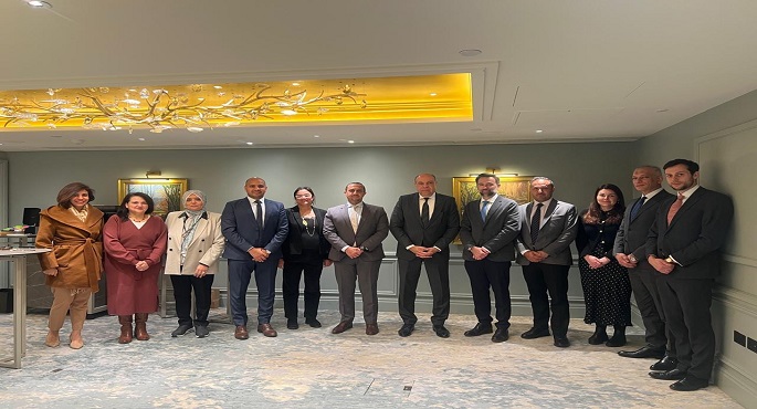 بالصور.. وزير الطيران المدنى يبحث مع مسئولى شركة “إيرباص” أوجه التعاون