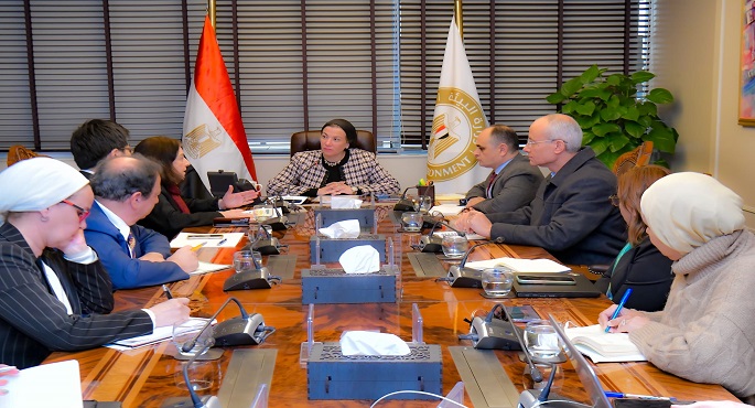 وزيرة البيئة تناقش مع البعثة الفنية للبنك الدولى نتائج تقييم أنشطة مشروع ادارة تلوث الهواء وتغير المناخ