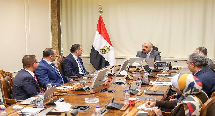 وزير قطاع الأعمال و”سيمنس” الألمانية يبحثان تعزيز استخدام الأنظمة الذكية والحلول التكنولوجية