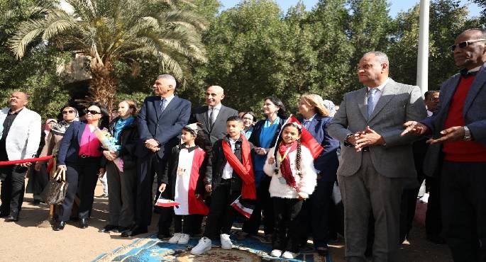 وزير التعليم ومحافظ أسوان وممثلة “يونيسف”والسفير الإيطالى يتفقدون عددًا من المدارس