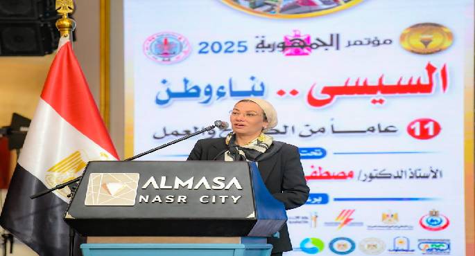وزيرة البيئة تستعرض جهود تطوير وتحسين القطاع البيئى والمناخى فى مصر