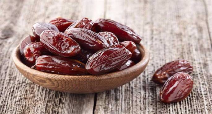 تناول التمر على معدة فارغة يحسن حركة الأمعاء ويحسن الجهاز المناعى