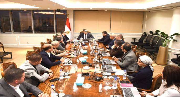 وزير الإسكان يعقد اجتماعا مع مسئولى “سيتي إيدج” لاستعراض خططها التسويقية