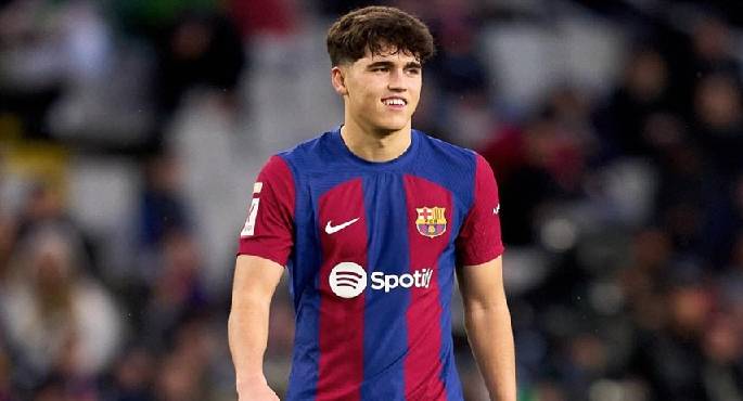 برشلونة يجدد عقد مدافعه الشاب باو كوبارسى لمدة 4 سنوات