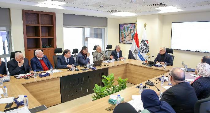 وزير قطاع الأعمال يؤكد أهمية تطوير البنية التحتية للمصانع وتحديث خطوط الإنتاج