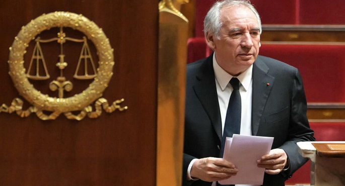 بعد تمرير ميزانية فرنسا.. بايرو ينجو من حجب الثقة