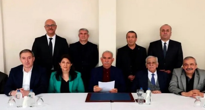 زعيم حزب العمال الكردستانى المسجون أوجلان يدعو الحزب إلى حل نفسه