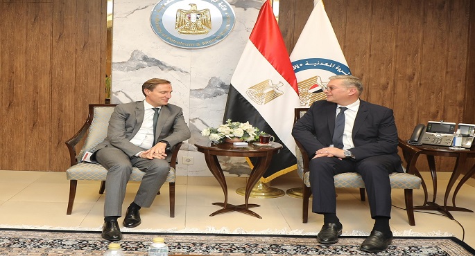 وزير البترول يبحث مع مسئولى شركة “لوك أويل” الفرص الاستثمارية لزيادة معدلات الإنتاج