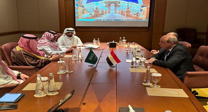 بالصور.. وزير الطيران يبحث مع رئيس الهيئة العامة للطيران المدنى السعودى سُبل تعزيز التعاون