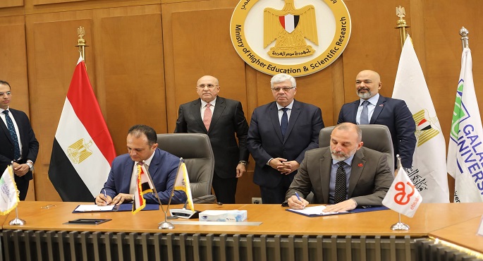 بالصور.. وزير التعليم العالى يشهد توقيع اتفاقية تعاون بين جامعة الجلالة وشركة “إي آند مصر”