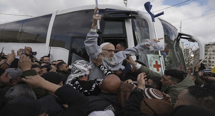 الإفراج عن 183 فلسطينيًا ضمن الدفعة الرابعة من تبادل الأسرى بين حماس وإسرائيل