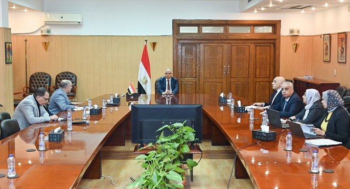 بالصور.. وزير الرى يتابع حالة منظومة الصرف الزراعى وأعمال وأنشطة هيئة الصرف