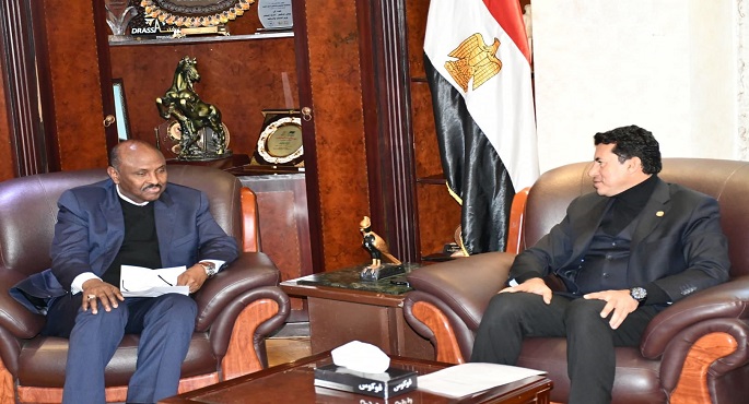بالصور.. وزير الشباب والرياضة يلتقى سفير جمهورية جيبوتى لبحث سبل التعاون فى مجالى الشباب والرياضة