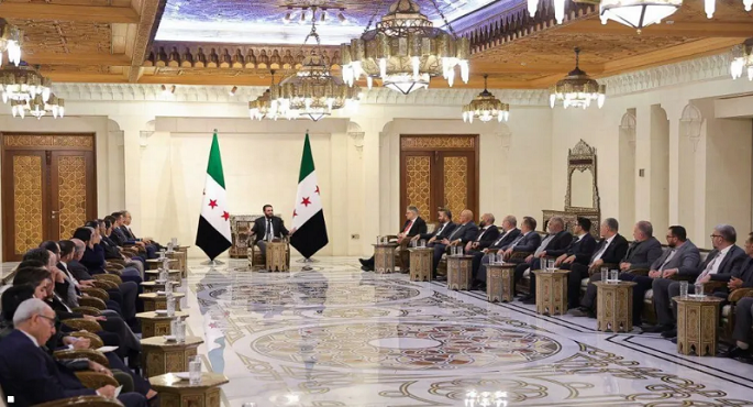 تمهيدًا لحلهما ودمجهما بمؤسسات الدولة.. الشرع يلتقى وفدين من الائتلاف الوطنى وهيئة التفاوض