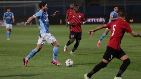 بيراميدز يسعى للانفراد بصدارة الدورى أمام طلائع الجيش