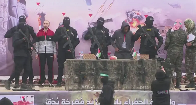 بعد تسليم محتجزين في رفح .. انطلاق عملية تسليم 3 محتجزين إسرائيليين في النصيرات ضمن عملية تبادل الأسرى