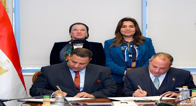 بالصور.. وزيرتا التنمية المحلية والبيئة تشهدان توقيع عقد خدمات نقل المخلفات ونظافة الشوارع فى محافظة بورسعيد