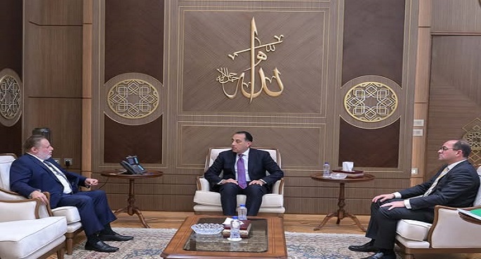 رئيس الوزراء يجتمع مع محافظ البنك المركزى ووزير المالية لاستعراض عدد من الملفات المهمة