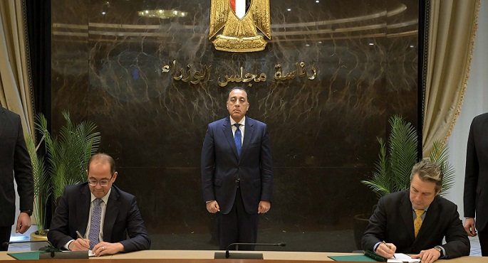 بالصور.. رئيس الوزراء يشهد توقيع اتفاقية تعاون بين وزارة المالية والبنك الأوروبى لإعادة الإعمار والتنمية