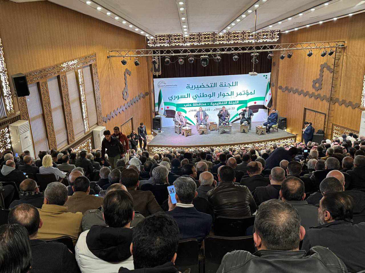 الشرع يستعد لافتتاح مؤتمر الحوار السورى .. والمدعوون يتوافدون على دمشق