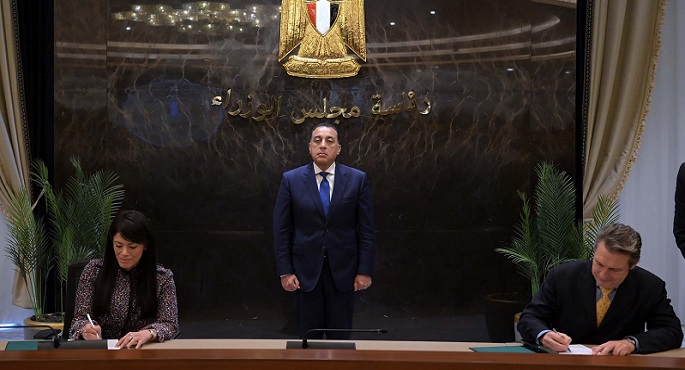 بالصور.. مدبولي يشهد تعاون بين وزارة التخطيط والبنك الأوروبي لإعادة الإعمار والتنمية لتنفيذ مشروعات القطاعين العام والخاص
