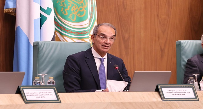 وزير الاتصالات يؤكد أهمية وضع إطار تنظيمى متوازن لحماية الدول العربية من مخاطر الذكاء الاصطناعى