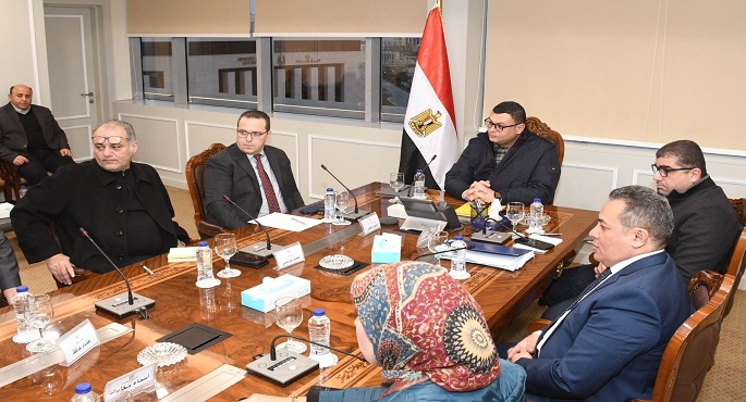 بالصور.. وزير الإسكان يستعرض المخطط الاستراتيجى لمدينة السويس الجديدة