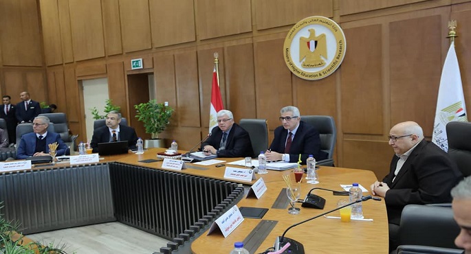 بالصور.. وزير التعليم العالي يترأس اجتماع «الأعلى للجامعات».. ويوجه بتقديم الخدمات الطبية لجرحى غزة