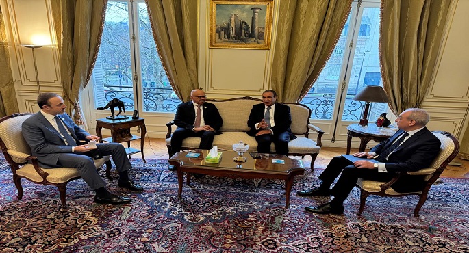 وزير الخارجية ونظيره البحريني يؤكدان أهمية إعمار غزة دون خروج الفلسطينيين