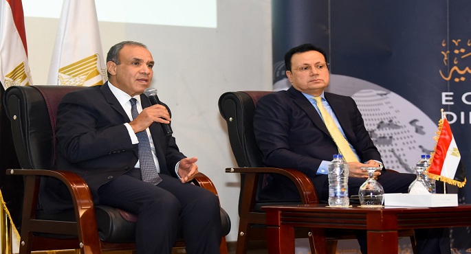بالصور.. وزير الخارجية والهجرة يلتقى بشباب برنامج الدبلوماسية الشبابية