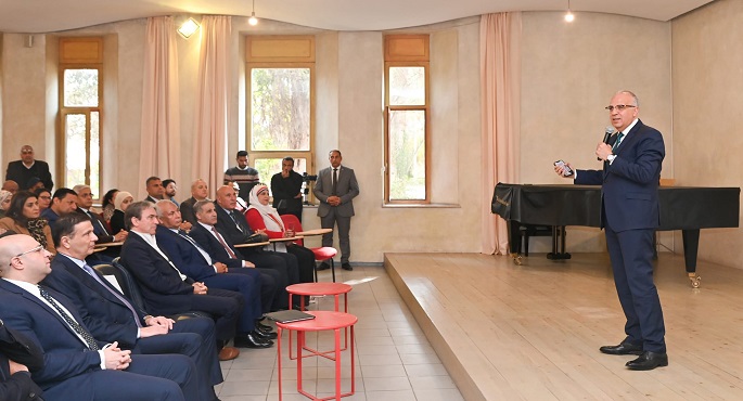 بالصور.. وزير الرى يشارك فى فعاليات “منتدى توطين زراعة النباتات الطبية والعطرية العضوية فى محافظة الوادى الجديد