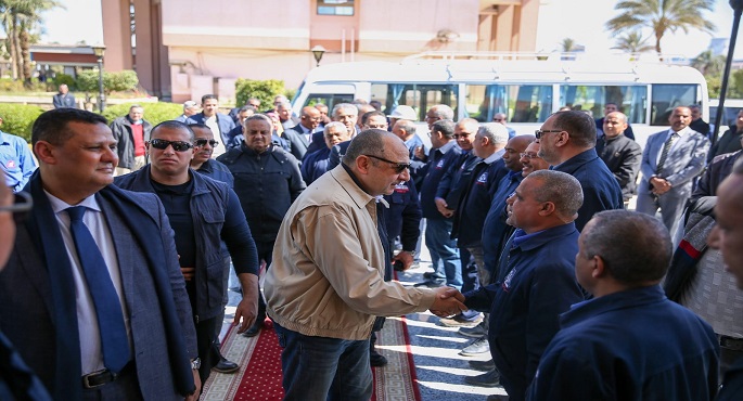وزير قطاع الأعمال العام يبدأ زيارة لشركة “مصر للألومنيوم” بنجع حمادى