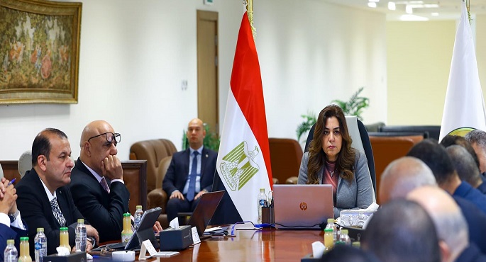 بالصور.. وزيرة التنمية المحلية تتابع القوافل الإنسانية لدعم الأشقاء الفلسطينيين بالتعاون مع صندوق تحيا مصر
