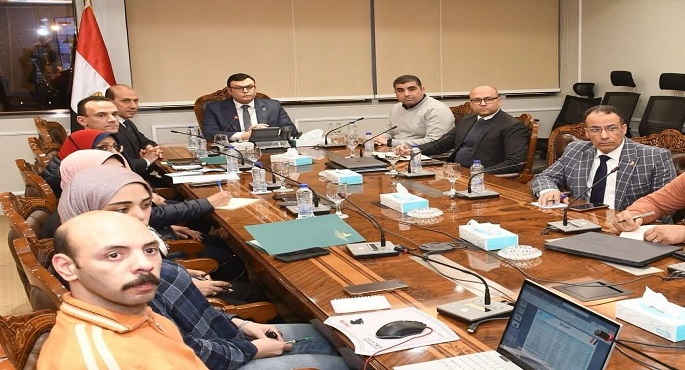 وزير الإسكان يتابع موقف مشروعات الطرق وتطوير الكورنيش بمحافظة الأسكندرية