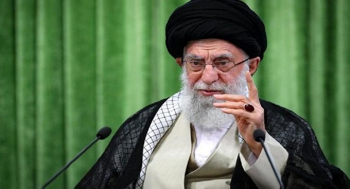 خامنئى يأمر بالتأهب عسكريًا.. وطهران تحذّر جيرانها من دعم أى هجوم أميركى