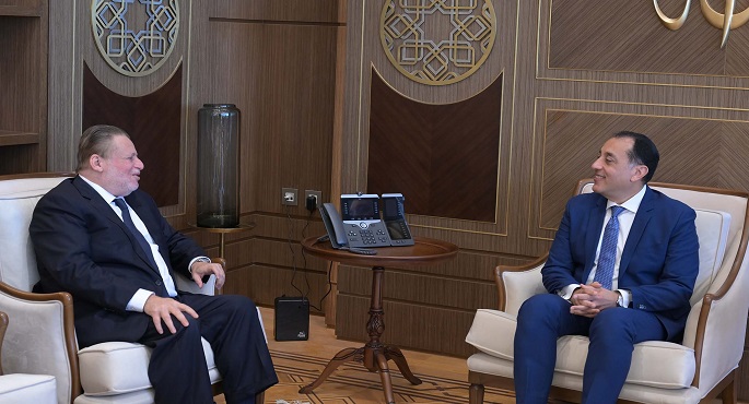 رئيس الوزراء يبحث مع محافظ البنك المركزى المُستجدات الخاصة بالتدفقات الدولارية