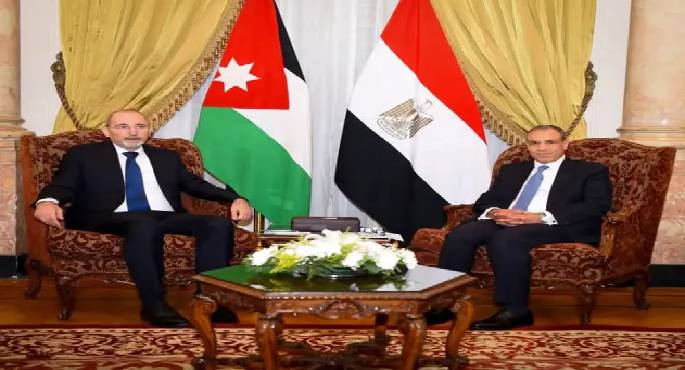 وزير الخارجية يبحث مع نظيره الأردنى الترتيبات الجارية للقمة العربية الطارئة غدا