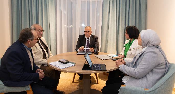 وزير الرى يبحث مع رئيس شركة المقاولون العرب التعاون فى مجال تحلية المياه