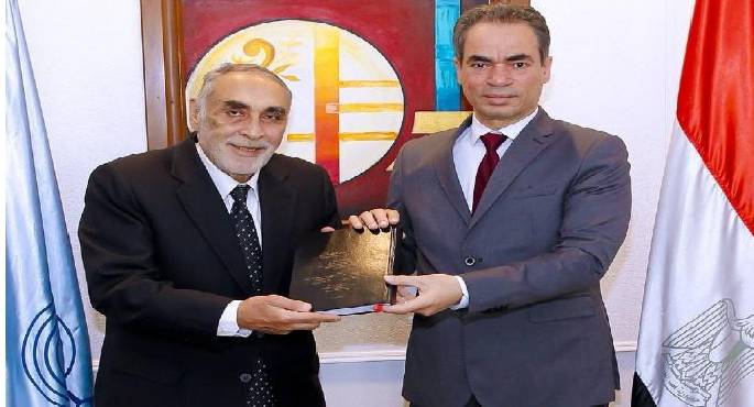 أسرة الشيخ طه الفشنى تهدى إذاعة القرآن الكريم تلاوات وابتهالات نادرة