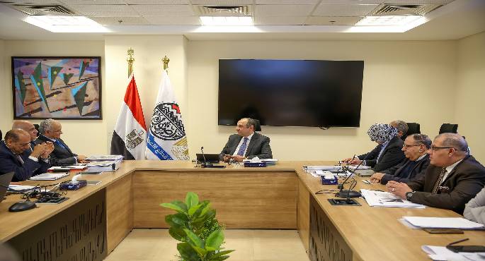 وزير قطاع الأعمال: اهتمام كبير بتطوير القطاع السياحى والفندقى