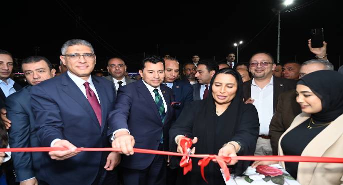 وزير الرياضة يتسلم شهادة الأيزو لمركز التنمية الشبابية بالشيخ زايد